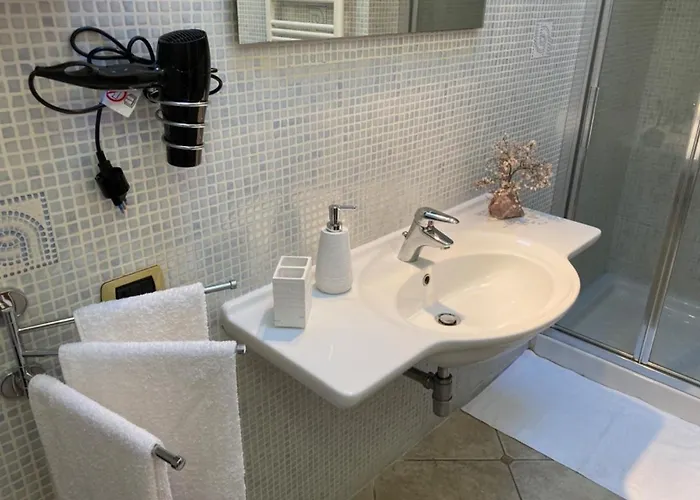 Гостевой дом Le Bougainvillea Ла-Маддалена