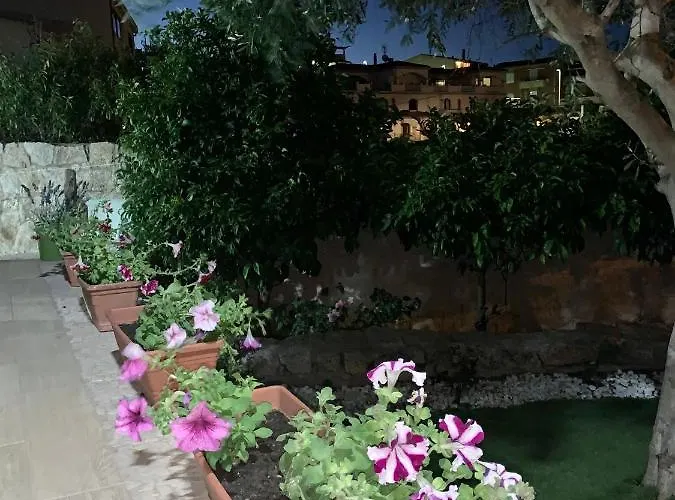 Le Bougainvillea ゲストハウス 4*