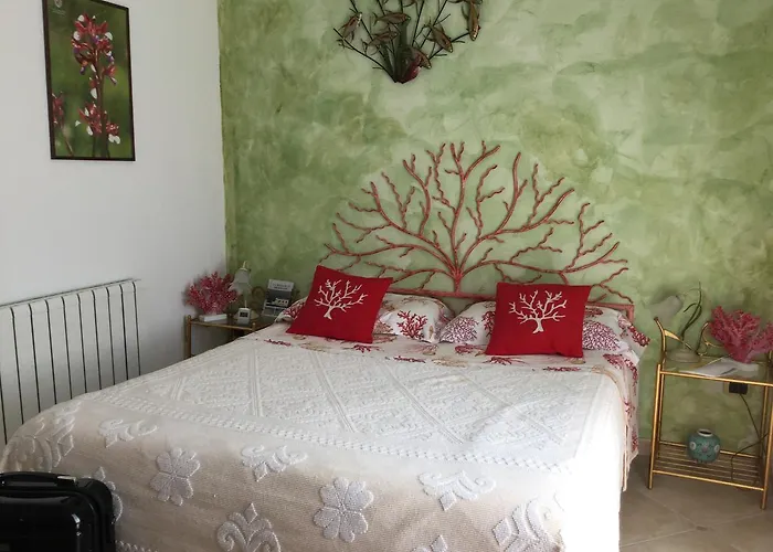 ゲストハウス Le Bougainvillea ラ・マッダレーナ